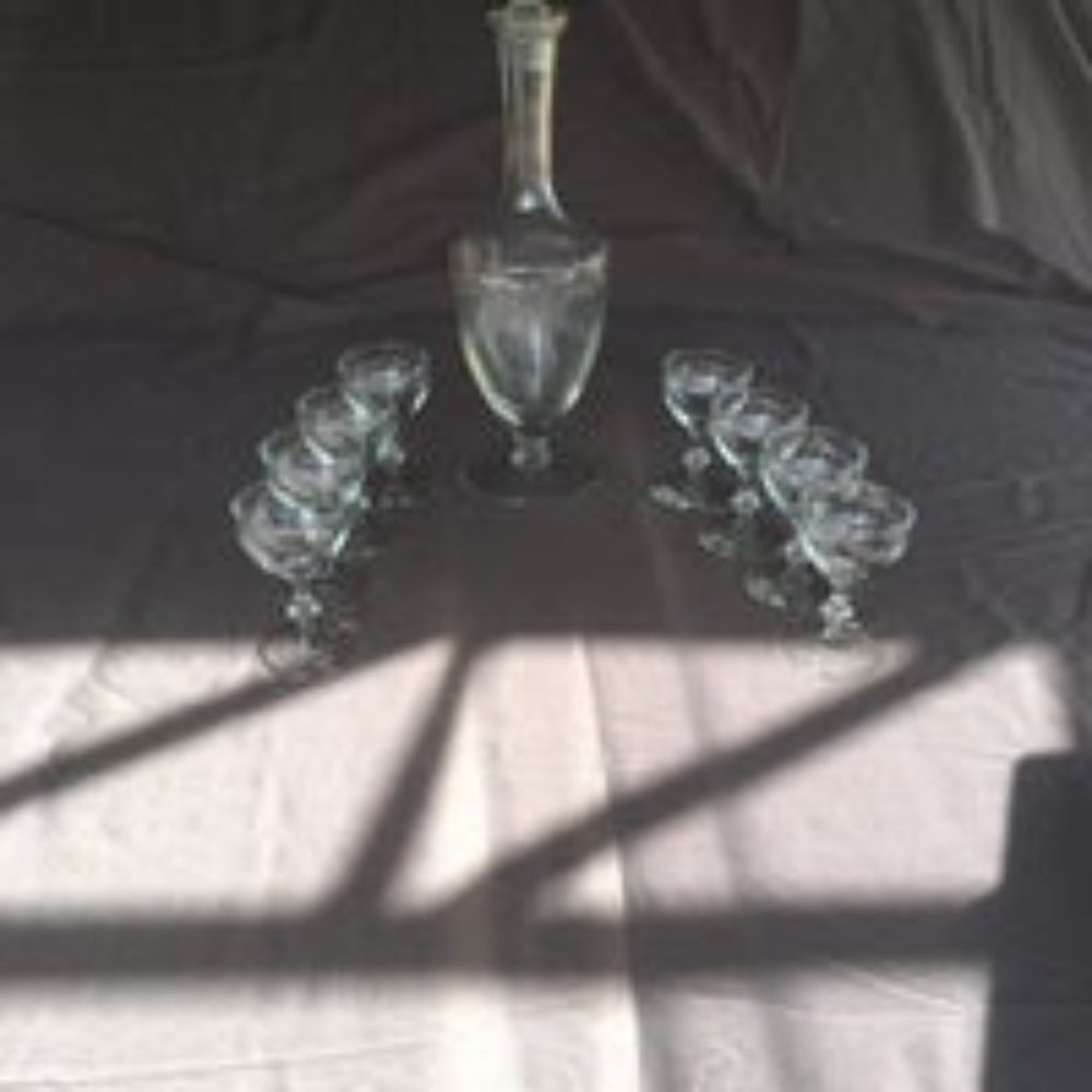 Decanter with 8 glasses